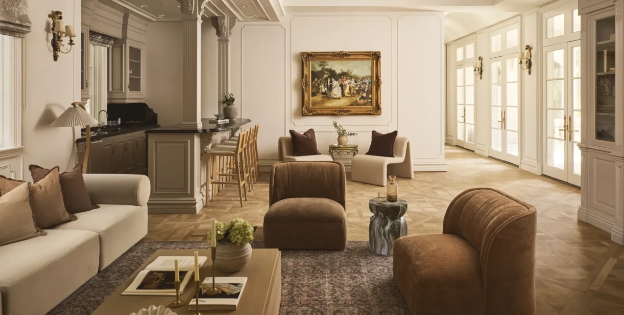 Μια υπέροχη βίλα στο Hollywood που συνδυάζει τη λάμψη μίας άλλης εποχής με μοντέρνες πινελιές και γήινες αποχρώσεις