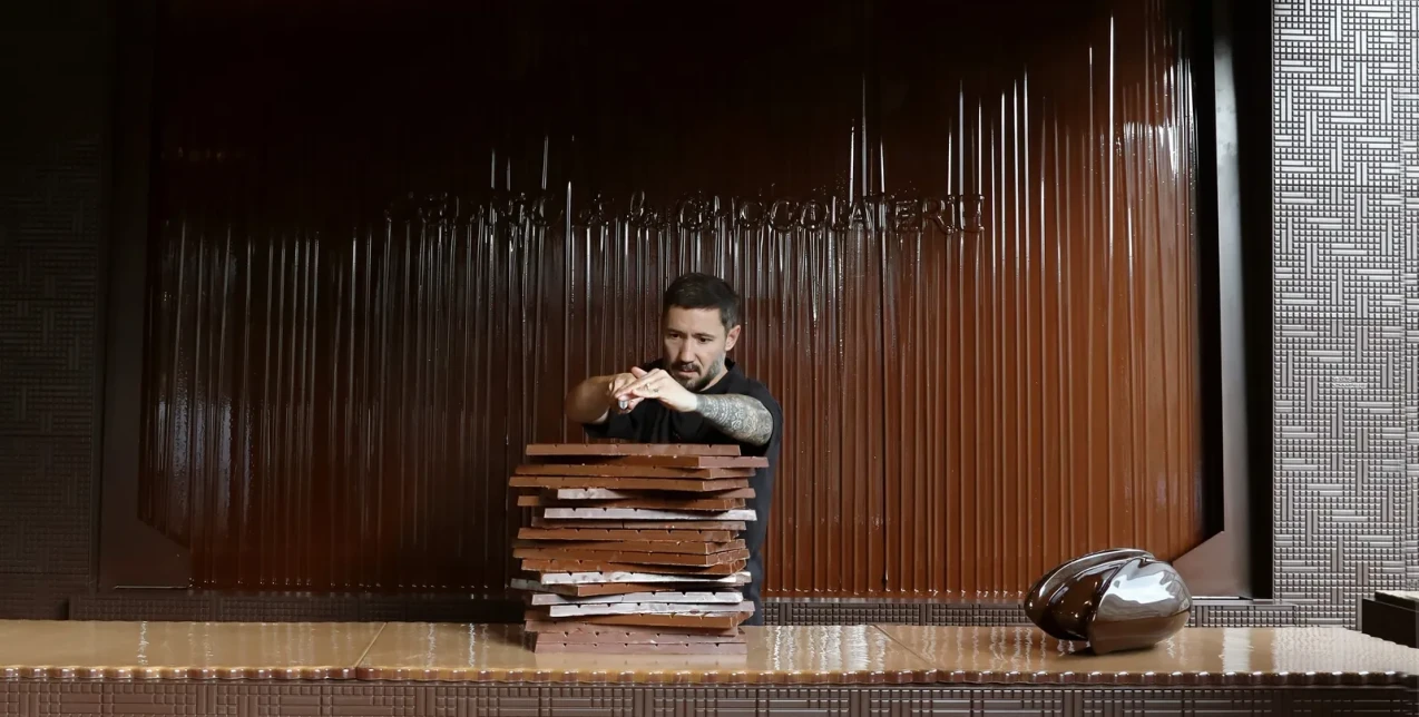 Η νέα chocolaterie του maestro Cédric Grolet στο Παρίσι είναι ένας ύμνος στα αρώματα, στη γεύση και, πάνω απ’ όλα, στα παιδιά