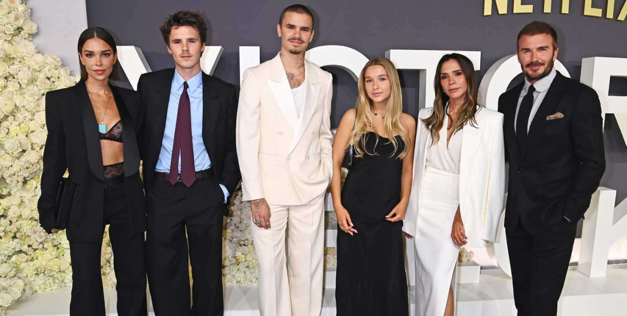 Η λαμπερή πρεμιέρα της νέας σειράς της Victoria Beckham στο Λονδίνο και η επασύνδεση των Spice Girls