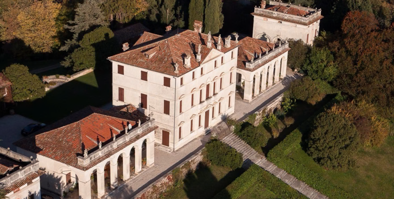 Μία ιστορική βίλα στην ύπαιθρο της Βενετίας αναγεννήθηκε με σεβασμό στο παρελθόν και σύγχρονα στοιχεία