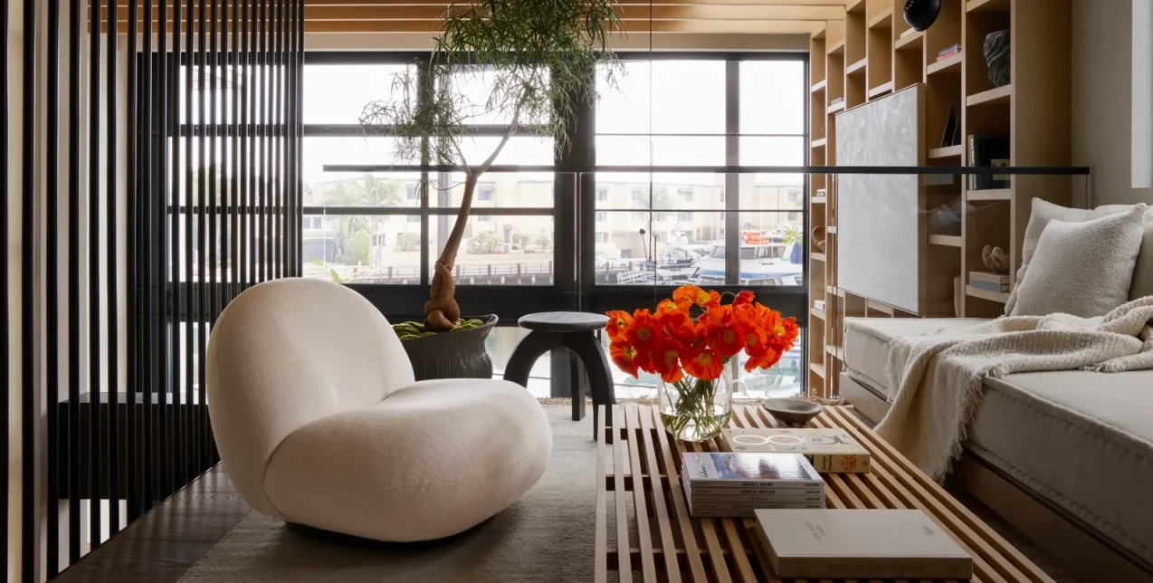 Ένα καταφύγιο πάνω στη θάλασσα με άριστη διακόσμηση και ξεχωριστό χαρακτήρα