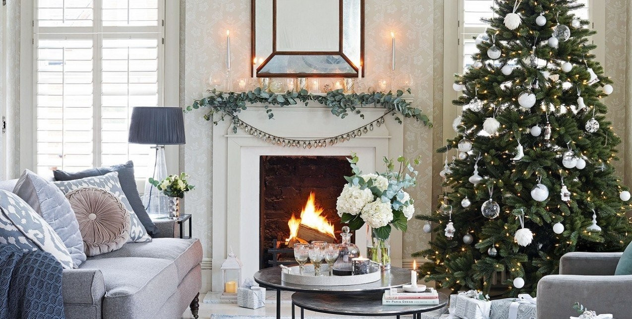 Ρωτήσαμε το ChatGPT ποιες είναι οι κορυφαίες τάσεις στα χριστουγεννιάτικα δέντρα του 2025 και αυτές είναι οι απαντήσεις του