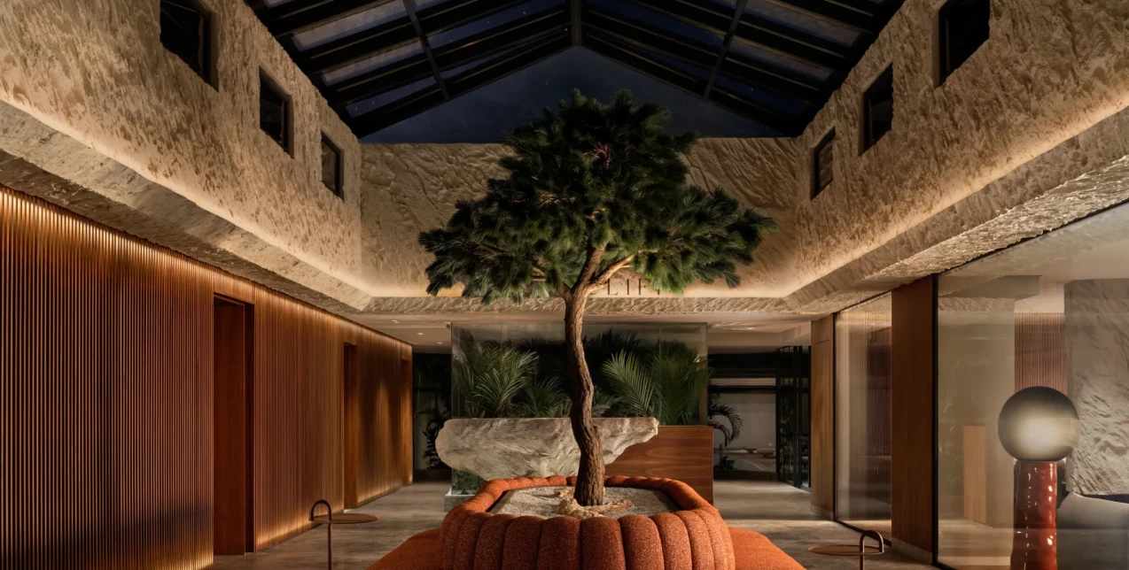 Ένα νέο μαροκινό κέντρο ευεξίας μοιάζει σαν να είναι σκαλισμένο κατευθείαν από τους βράχους του Ατλαντικού