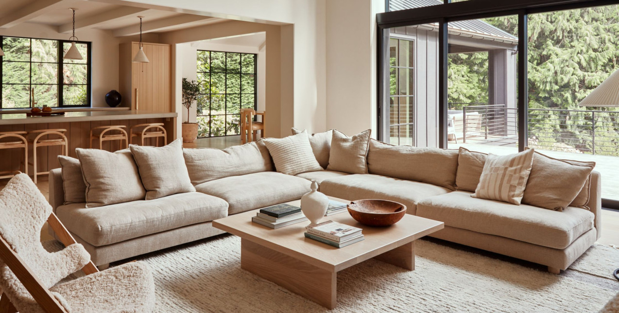 Ένα σκανδιναβικού στιλ αγρόκτημα στην Πολιτεία της Ουάσινγκτον αποδεικνύει πως οι ουδέτεροι χρωματισμοί μπορούν να εκπέμπουν ζεστασιά και χαρακτήρα