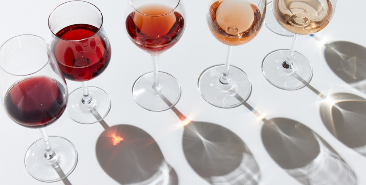 Παγκόσμια Ημέρα Ξινόμαυρου: Τι κάνει αυτή την ποικιλία τόσο ξεχωριστή και ποιοι είναι οι ιδανικοί τρόποι για να την απολαύσουμε;