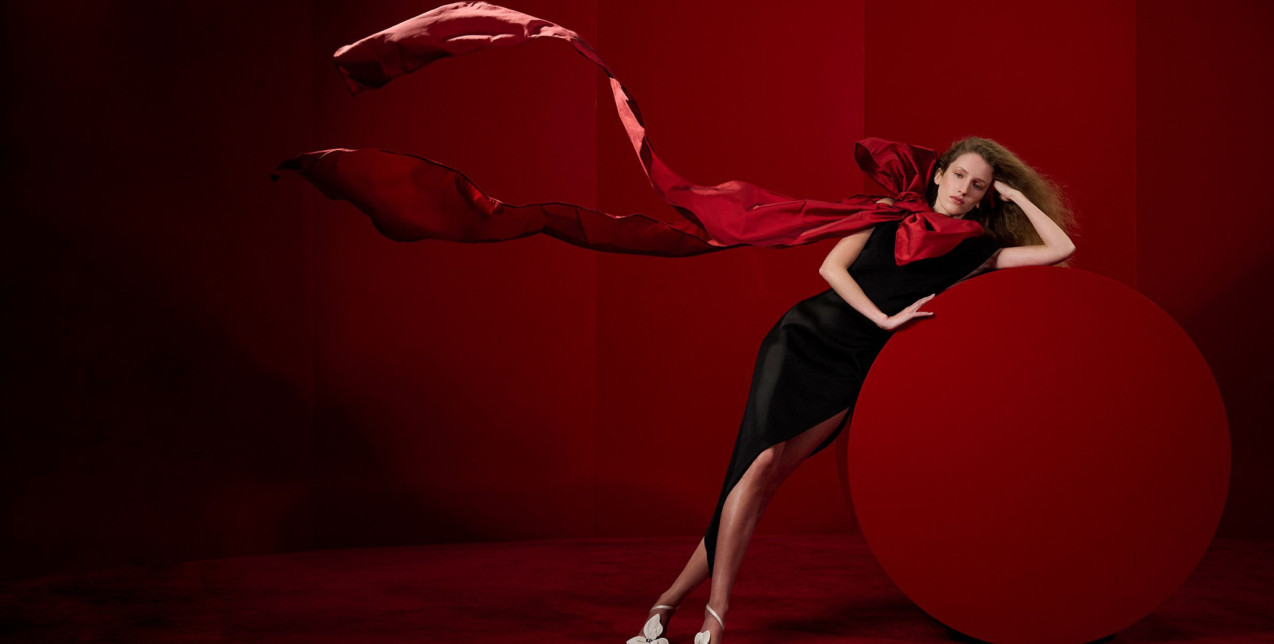 Η νέα καμπάνια της Kalogirou μάς προσκαλεί να βιώσουμε με τον πιο κομψό τρόπο, τη μαγεία των Χριστουγέννων 