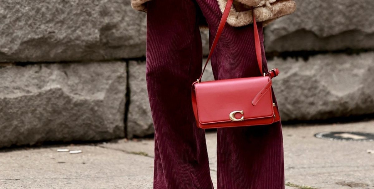 Πώς να φορέσετε τα κοτλέ παντελόνια για να είστε on trend τη νέα χρονιά