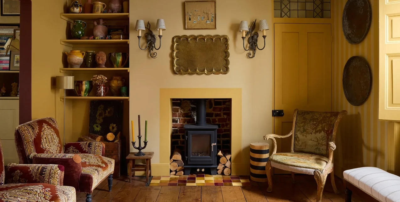 Το σπίτι του 18ου αιώνα κοντά στη θάλασσα που αγκαλιάζει το χρώμα και το vintage στοιχείο