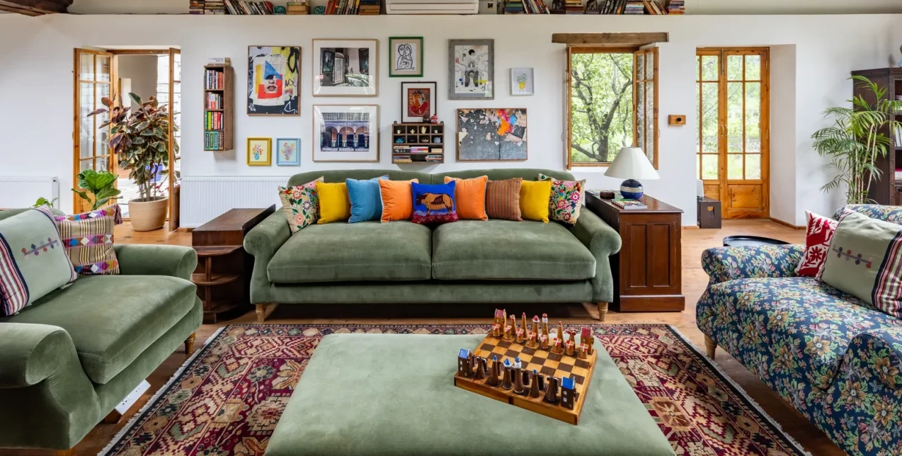 Ένα oικογενειακό και ηλιόλουστο καταφύγιο στα Ιμαλάια που αγκαλιάζει τη φύση