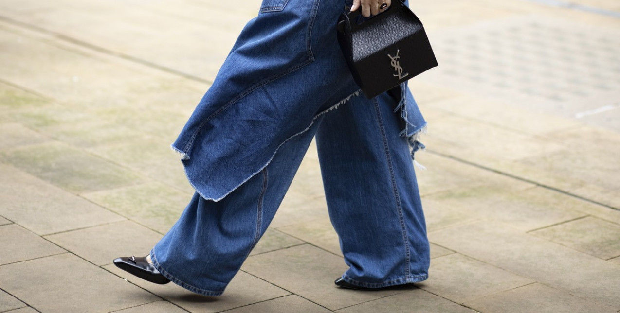 Τα πιο stylish jeans που θα επιλέγουμε στο repeat τους επόμενους μήνες