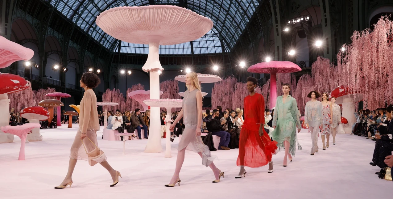 Η Chanel του Matthieu Blazy γράφει το δικό της παραμύθι στην Haute Couture