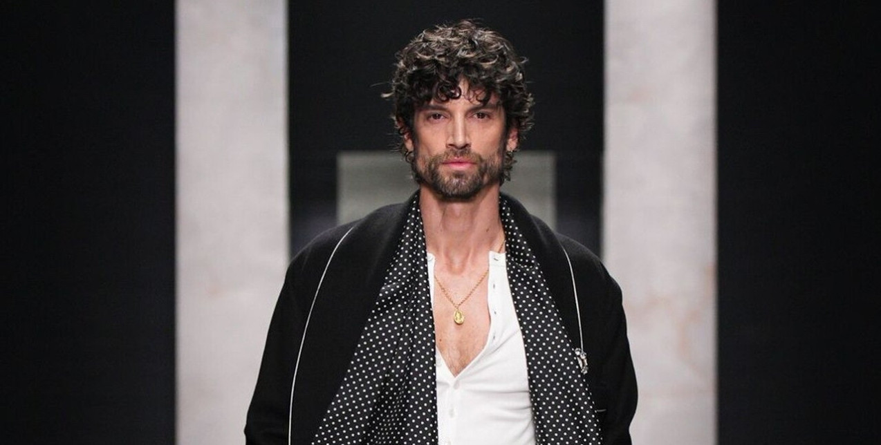 Ο οίκος Dolce&Gabbana παρουσίασε στο Μιλάνο τη συλλογή Portrait of a Man και προκάλεσε τις αντιδράσεις του Internet