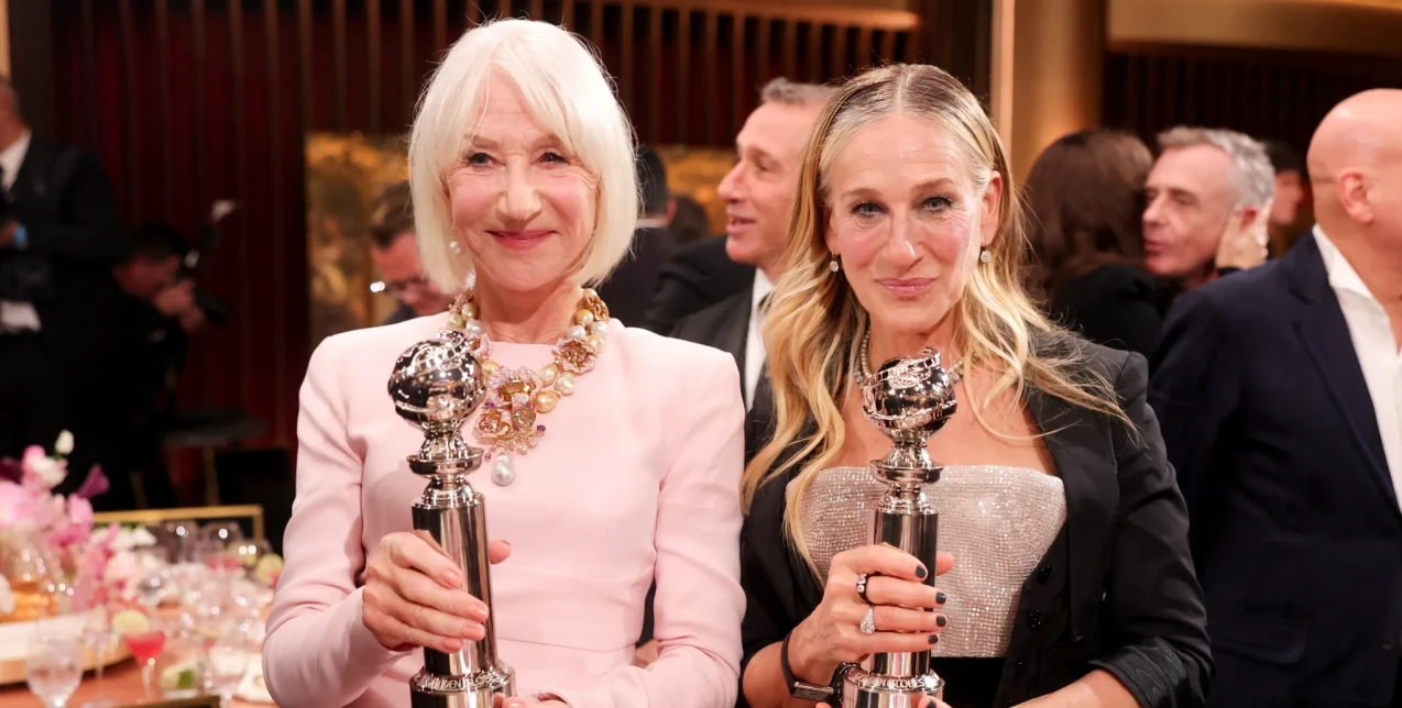 H iconic συνάντηση των Helen Mirren και Sarah Jessica Parker στο φετινό Golden Eve των Χρυσών Σφαιρών