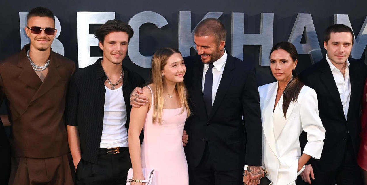 Η πρώτη δημόσια εμφάνιση της οικογένειας Beckham στο Παρίσι μετά τις αναρτήσεις του Brooklyn