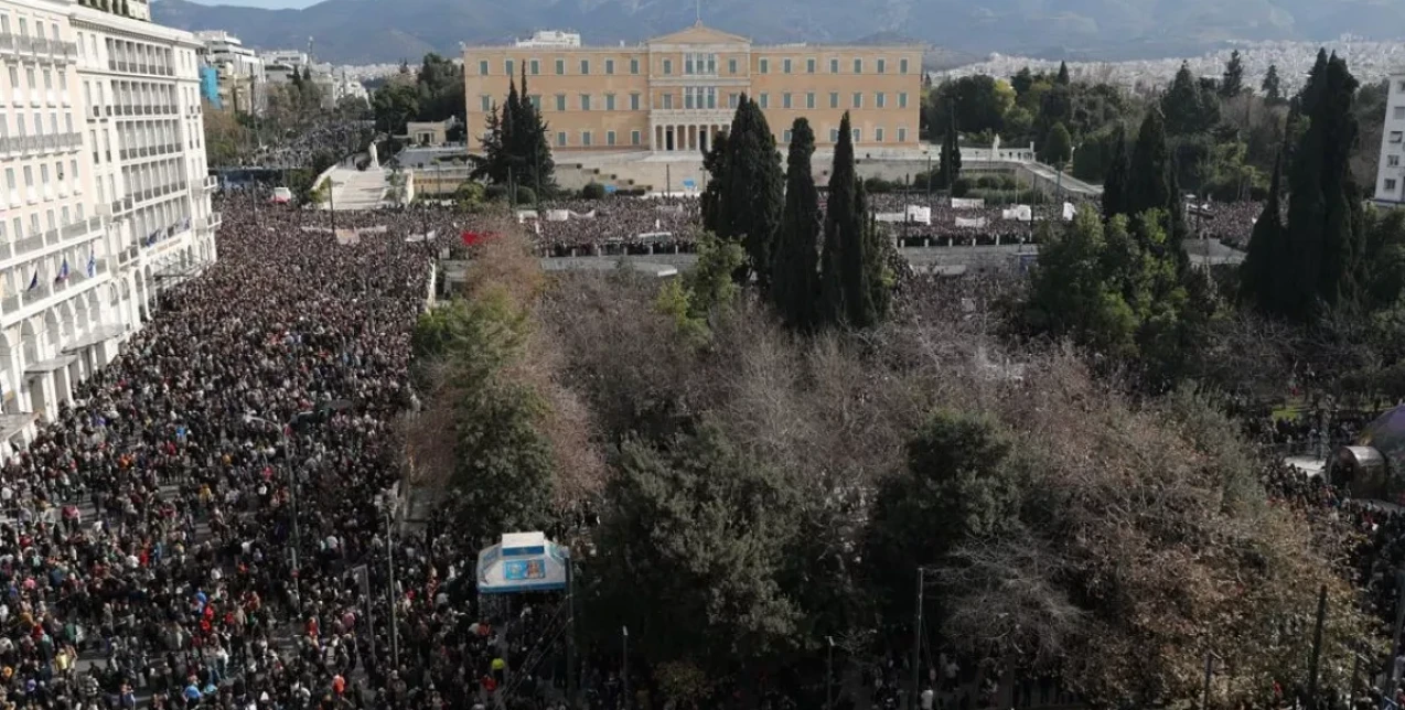 Τέμπη, τρία χρόνια μετά: Όλη η Ελλάδα στους δρόμους ζητά δικαιοσύνη για την ανείπωτη τραγωδία