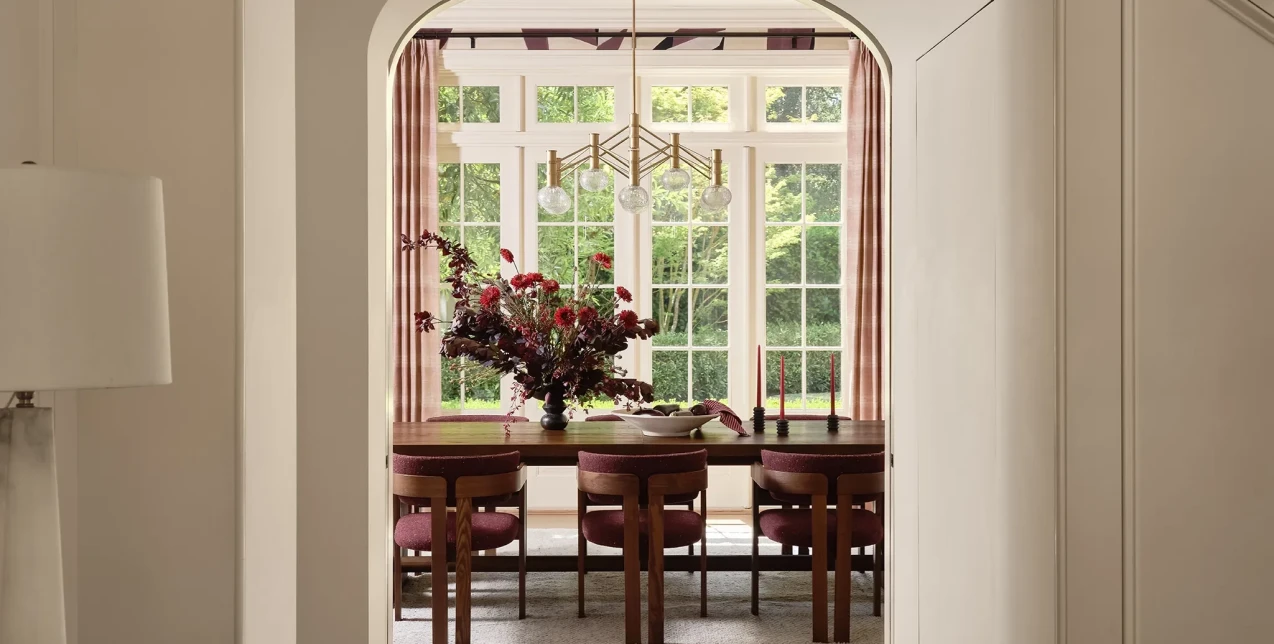 Μια οικογενειακή κατοικία στην Καλιφόρνια που αποδεικνύει ότι το χρώμα δε χρειάζεται να είναι κραυγαλέο