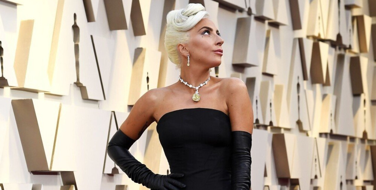 Κι όμως είναι γεγονός: Η Lady Gaga παντρεύεται και το ανακοίνωσε με τον πιο iconic τρόπο