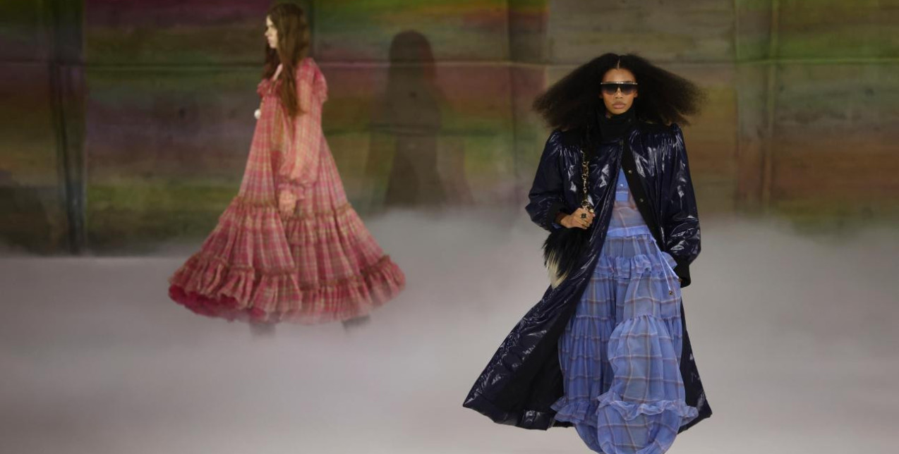 Η Εβδομάδα Μόδας του Παρισιού συνεχίζεται με shows που εντυπωσιάζουν