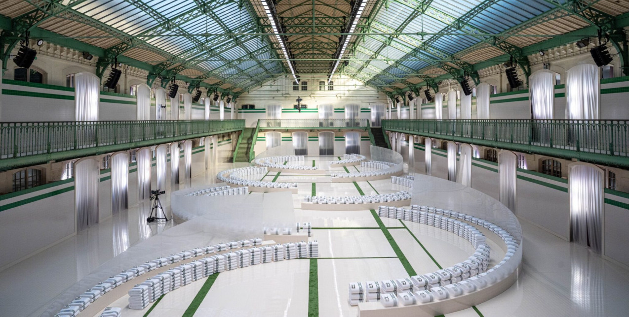 Η τέχνη του δημιουργικού seating στις πασαρέλες των τελευταίων χρόνων