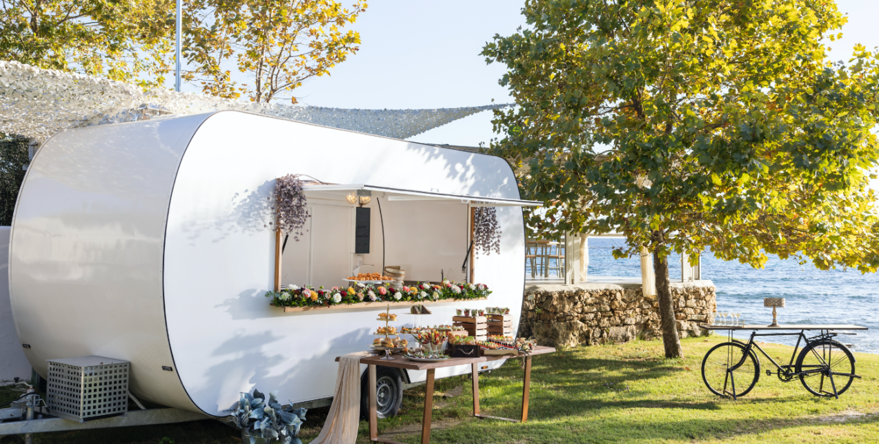 Το catering που προσεγγίζει τη γαστρονομική εμπειρία της γαμήλιας δεξίωσης με δημιουργικότητα κι αισθητική