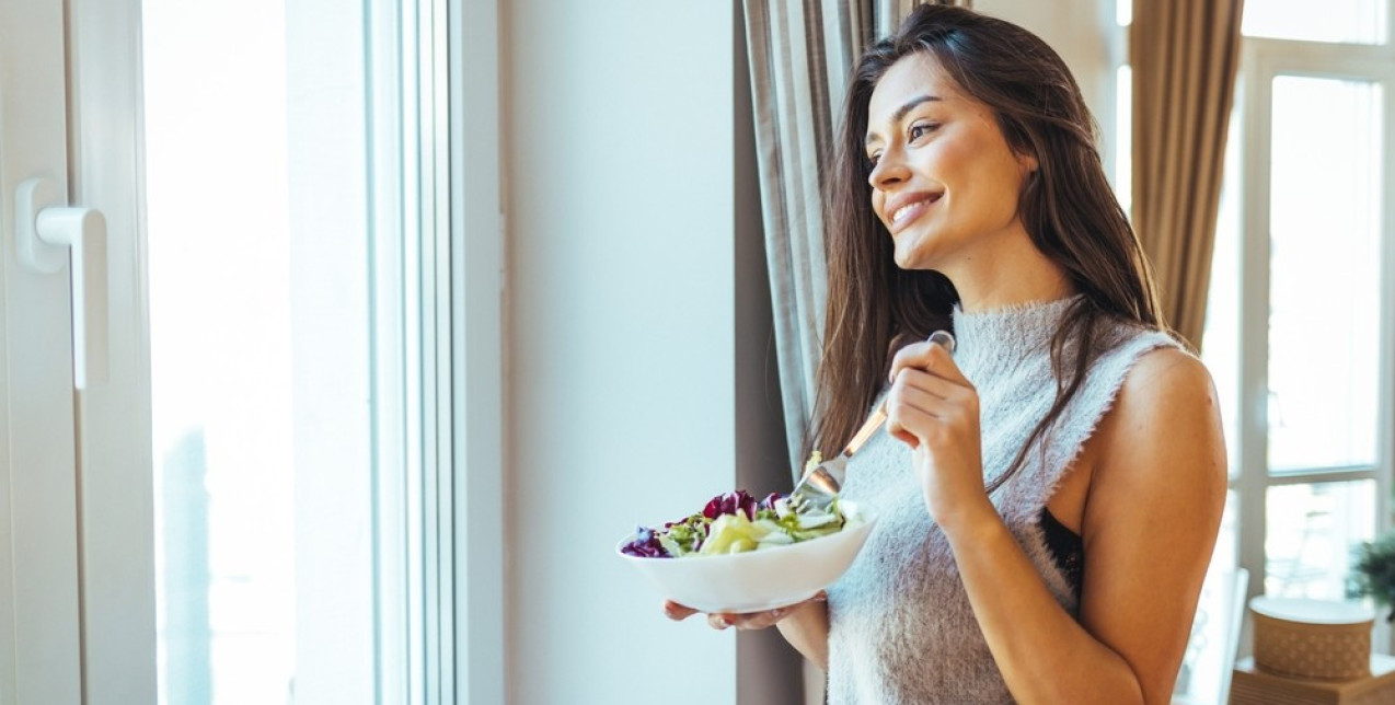 Τρώτε λιγότερο, αλλά δυσκολεύεστε να χάσετε λίπος; Κι όμως αυτό είναι το πιο μεγάλο σας λάθος
