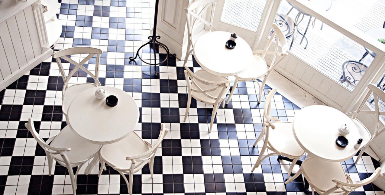 Βόλτα στην Καρόλου Ντηλ: Τα στέκια που πρέπει να επισκεφτείτε