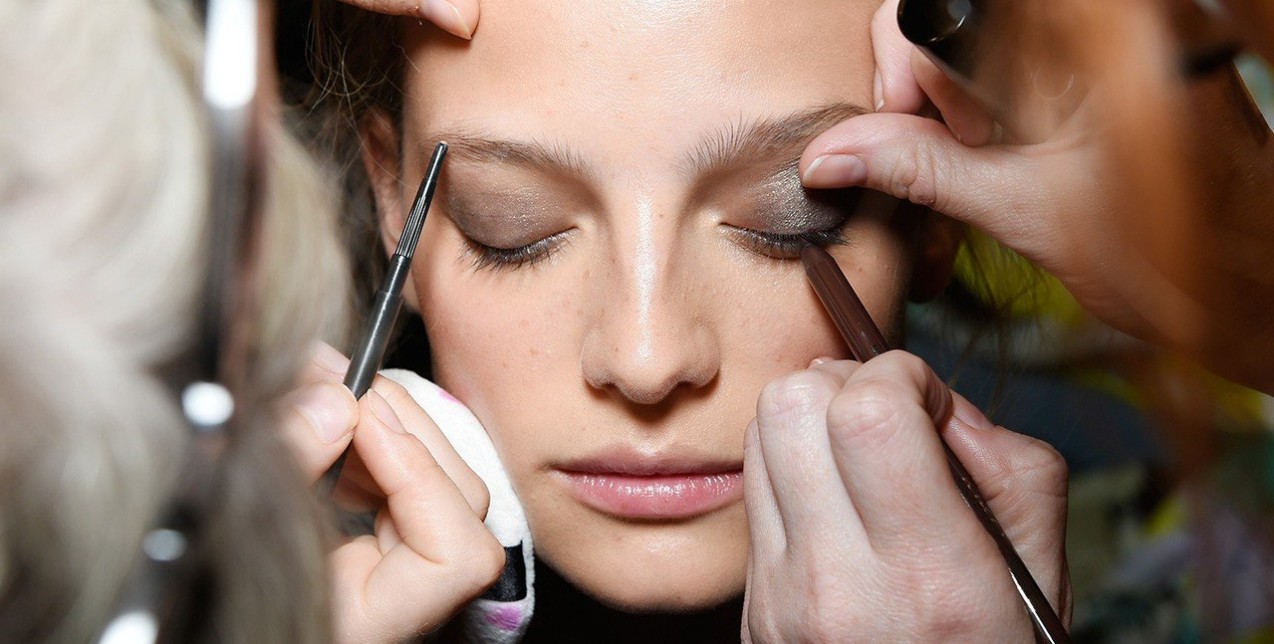 Πώς να εφαρμόζετε τις σκιές σαν επαγγελματίες makeup artists 