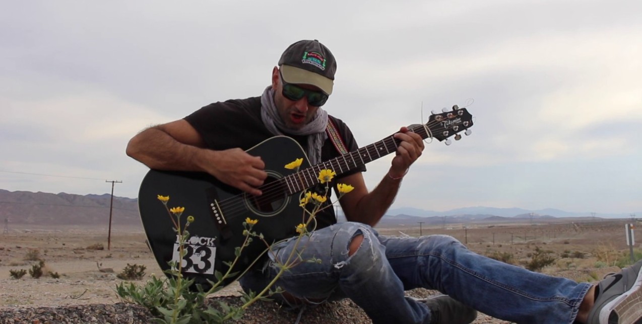 Νικόλαος Δημητριάδης: Μουσική, θρησκεία, οικολογία και χαμόγελα