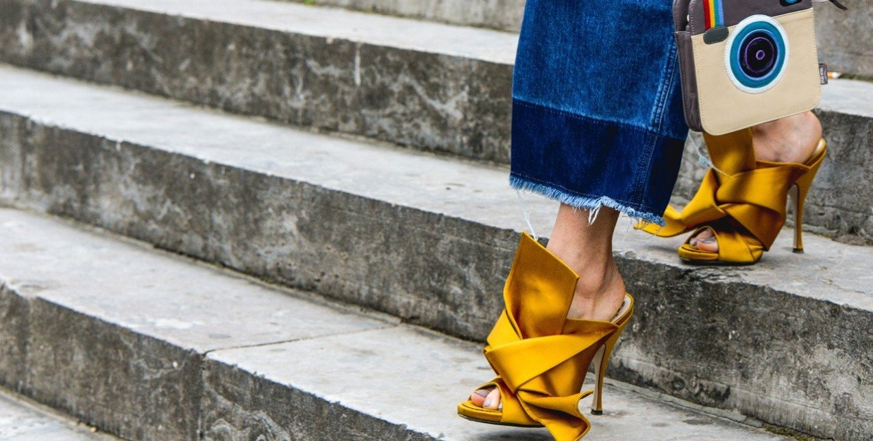 Δείτε πώς θα φορέσετε τα hot παπούτσια της άνοιξης