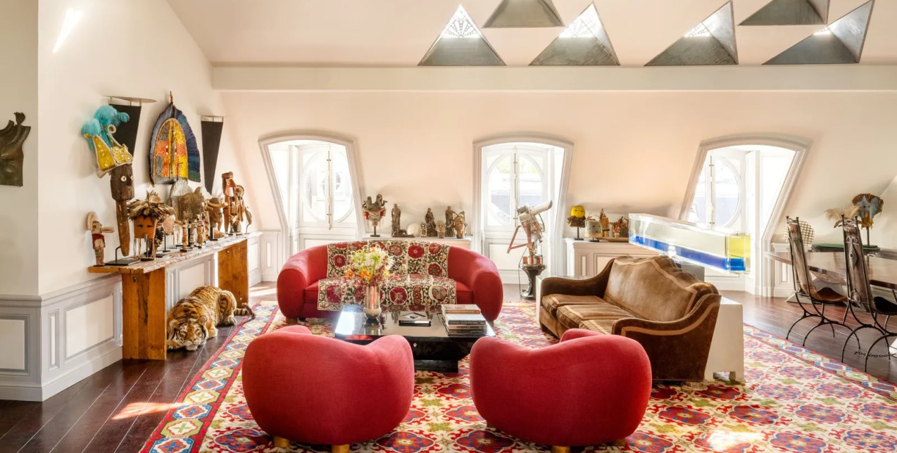 Ο Christian Louboutin ανοίγει τις πόρτες του παριζιάνικου διαμερίσματός του και μας ξεναγεί