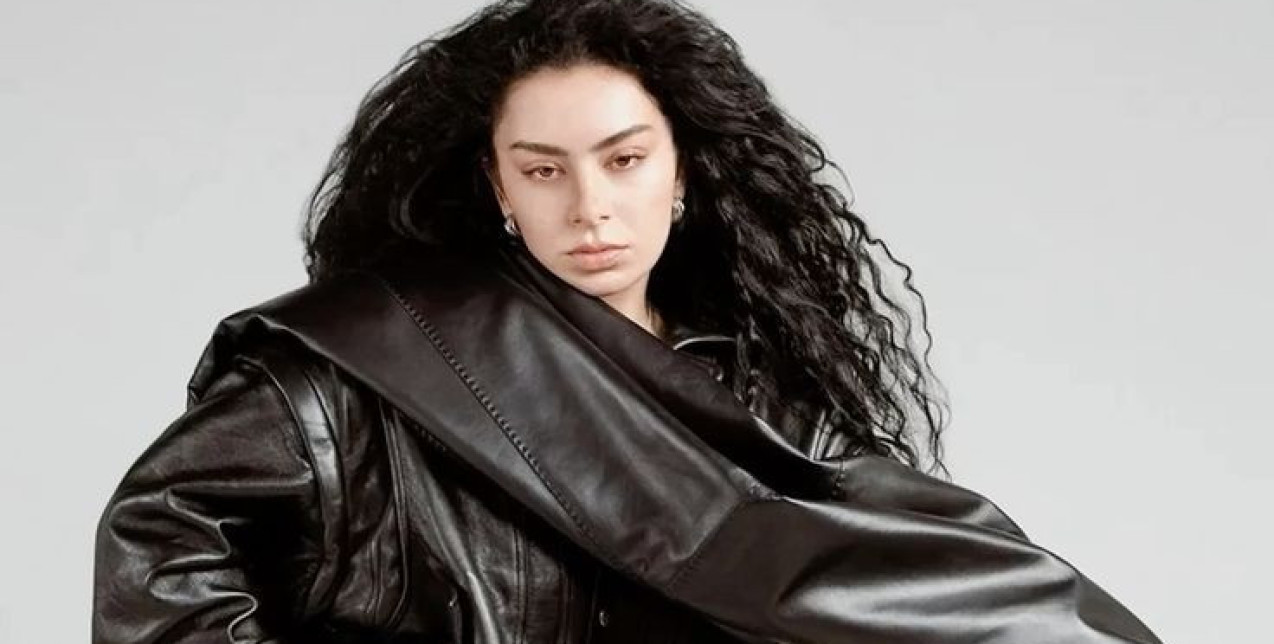 Messy Girl Aesthetic: Φέτος όλα τα it-girls υιοθετούν αυτό το τολμηρό trend