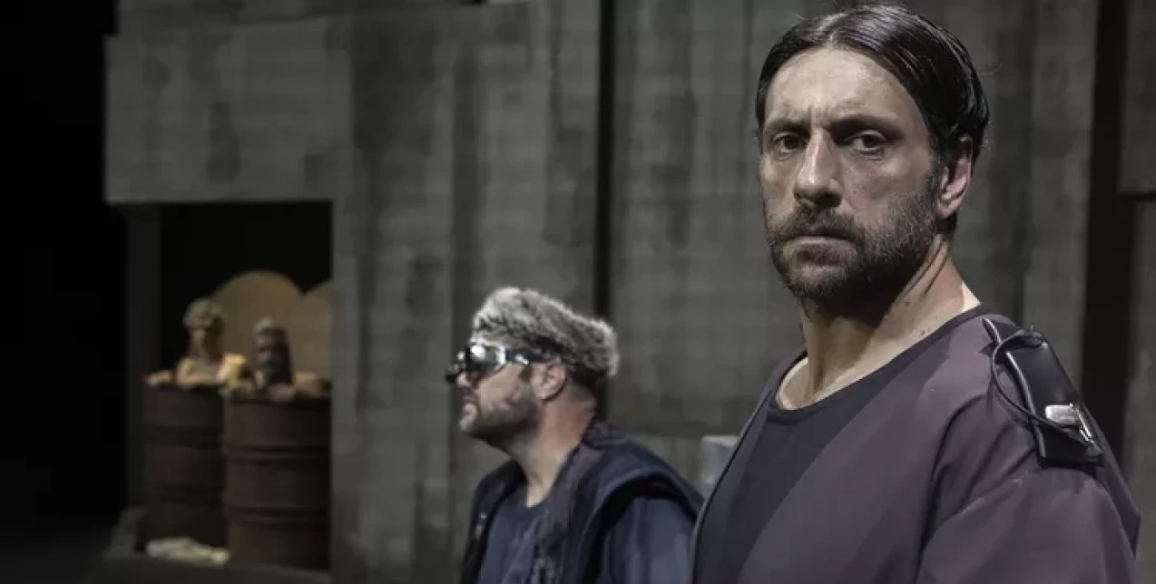 Backstage Stories με τον Γιώργο Χρυσοστόμου: «Πλέον, έχω λίγο περισσότερη κατανόηση πρώτα προς τον ανήλικο εαυτό μου και μετά προς αρκετούς ανθρώπους»