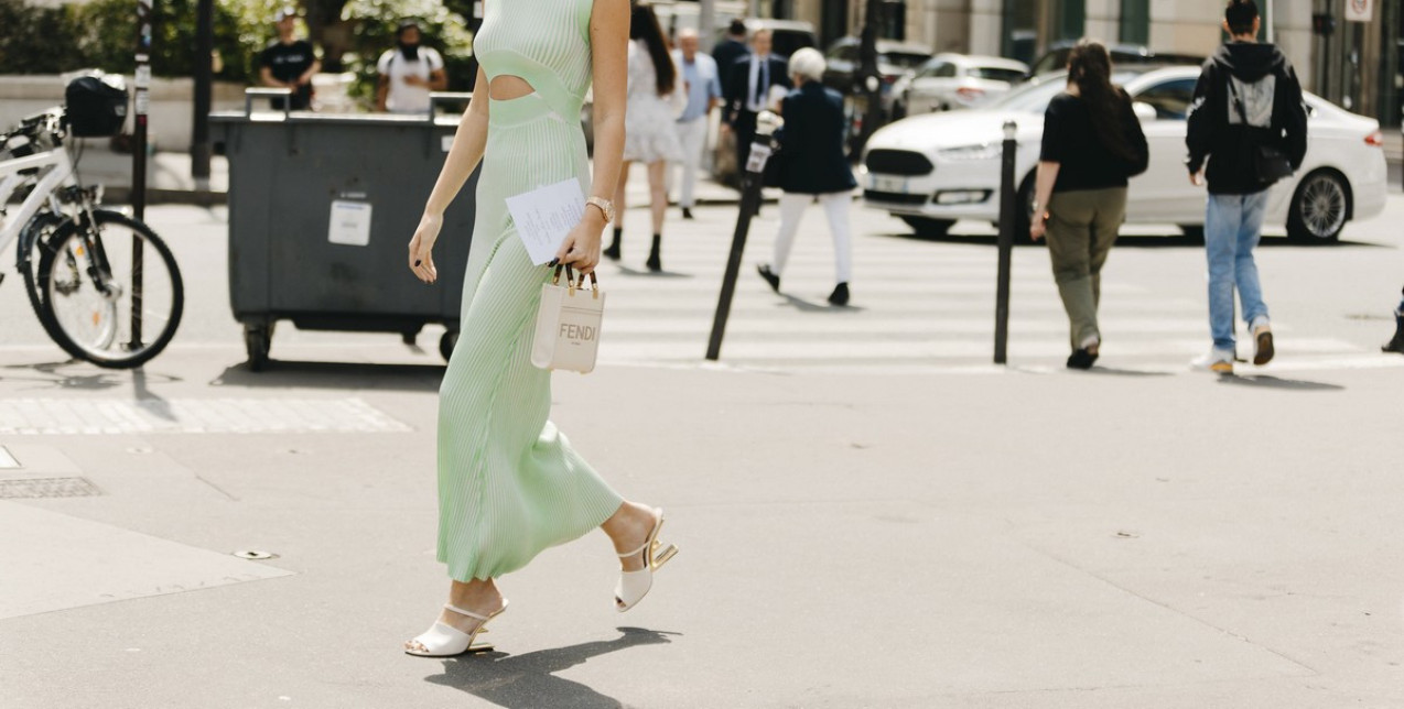 Τα mules που θα γίνουν η μοναδική σας επιλογή στα spring looks σας