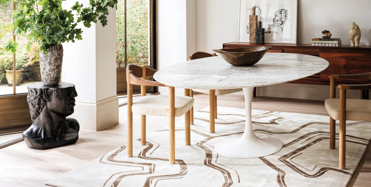 Τα απαραίτητα βήματα για να καθαρίσετε σωστά τα χαλιά σας πριν τα αποθηκεύσετε για το καλοκαίρι