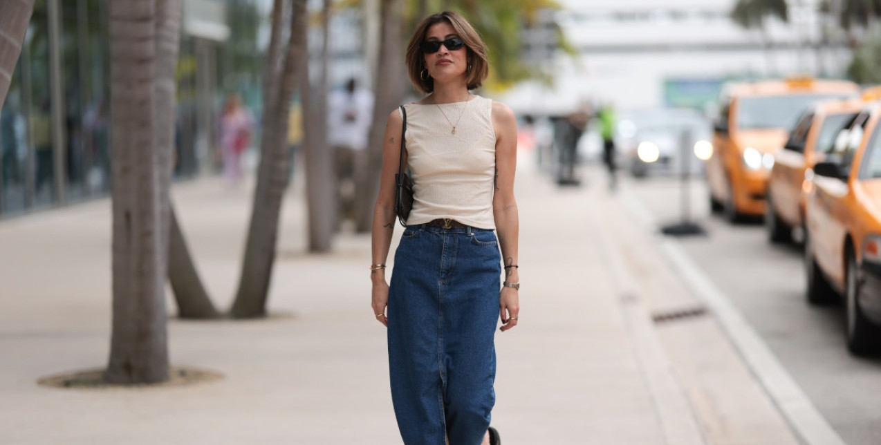 Οι denim φούστες μετατρέπονται σε διαχρονικό κομμάτι της γυναικείας γκαρνταρόμπας