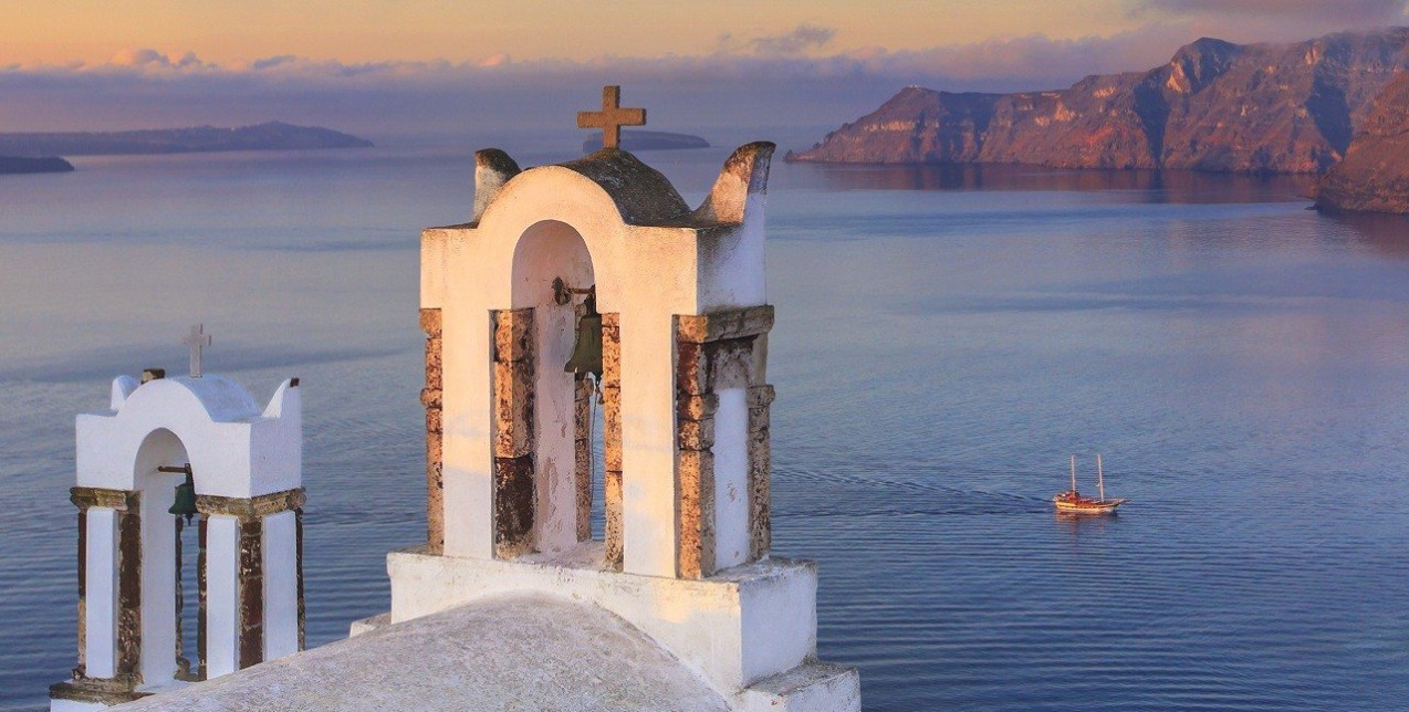 Τα ελληνικά νησιά που μετατρέπουν το Πάσχα σε εμπειρία ζωής με τα μοναδικά τους έθιμα