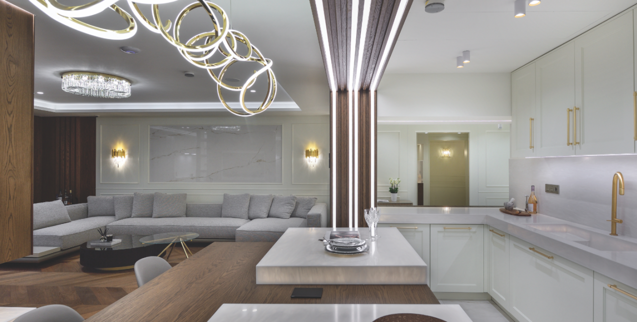 Στη Νέα Παραλία της Θεσσαλονίκης, ένα γωνιακό διαμέρισμα 200 τ.μ. μεταμορφώθηκε σε μια εντυπωσιακή σύγχρονη κατοικία