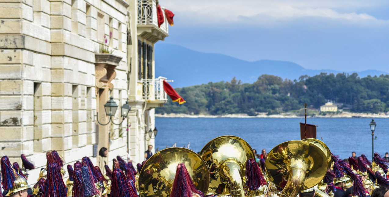 Τα πιο ιδιαίτερα πασχαλινά έθιμα ανά τη χώρα, από την ηπειρωτική Ελλάδα μέχρι τα νησιά