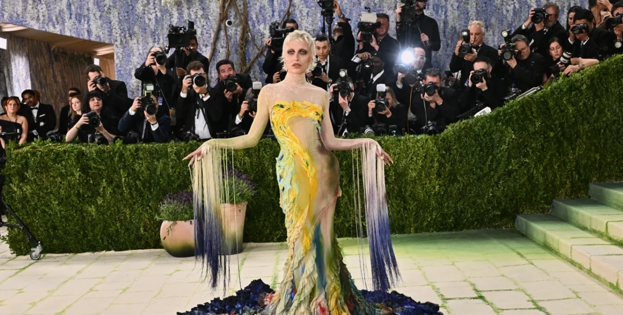 Τα art-inspired looks του Met Gala και οι celebrities που μετέτρεψαν το κόκκινο χαλί σε μουσείο
