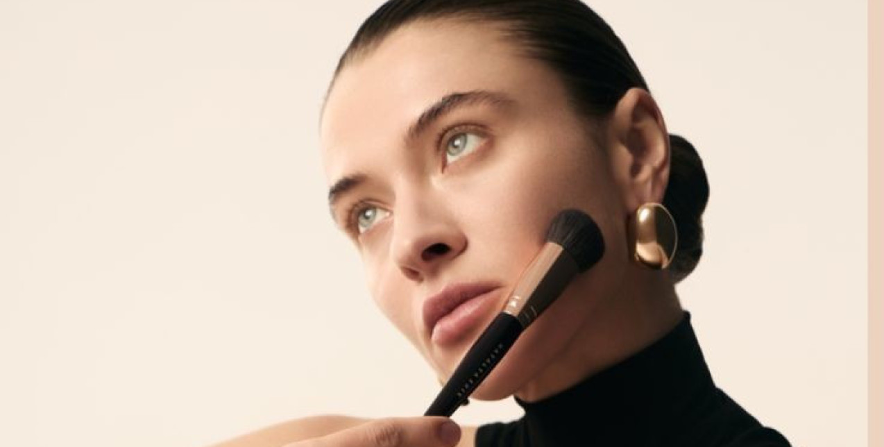 Πινέλο ή σφουγγαράκι; Τελικά με ποιον τρόπο απλώνεται πιο άψογα το foundation;