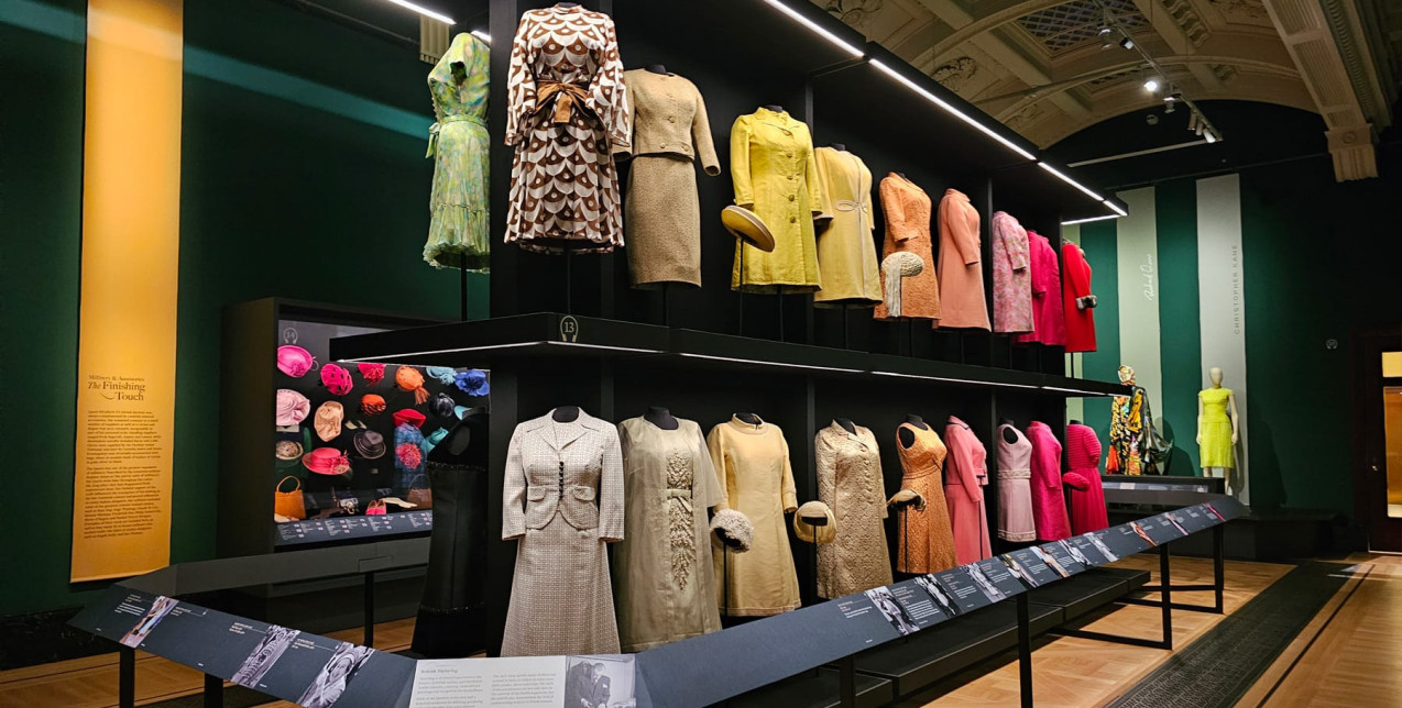 Queen Elizabeth II - Her Life in Style: Τα iconic looks της Βασίλισσας Ελισάβετ πρωταγωνιστούν σε μία έκθεση-ορόσημο στο Buckingham Palace