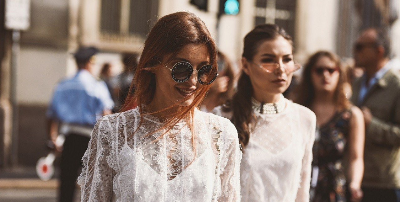 Τα μόνα σχέδια που φοράνε τα cool κορίτσια της μόδας τώρα