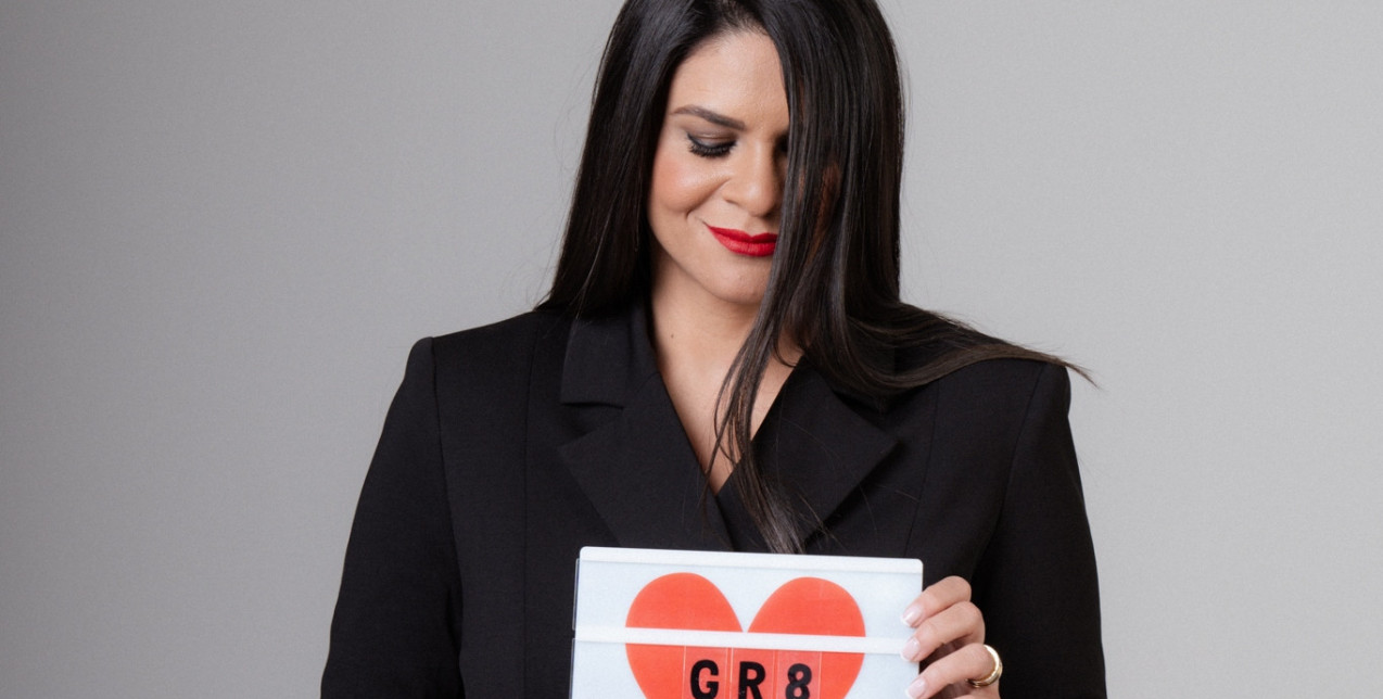 SKG Stories: Η Τίνα Μιχαηλίδου φέρνει την αυθεντικότητα στο επίκεντρο των συνεντεύξεών της σε μια εποχή όπου η εικόνα προηγείται της ουσίας