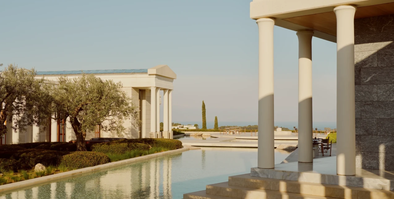 Το Amanzoe μετατρέπεται σε προορισμό σύγχρονης τέχνης με τη νέα έκθεση “Life Cycles” σε συνεργασία με την Γκαλερί Ζουμπουλάκη