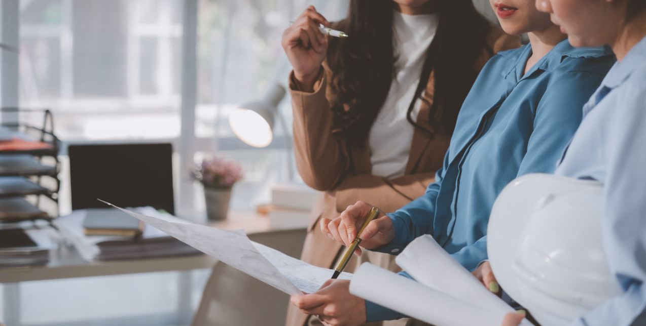 Career Minimalism: Η τάση που αλλάζει τον τρόπο που αντιλαμβανόμαστε την επιτυχία, την εργασία και την προσωπική ισορροπία