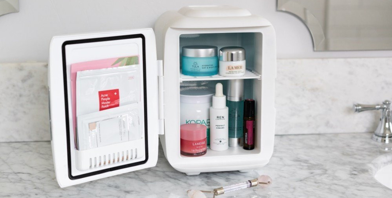 Beauty Fridge: Ποια προϊόντα περιποίησης αξίζει πραγματικά να μπαίνουν στο ψυγείο το καλοκαίρι;