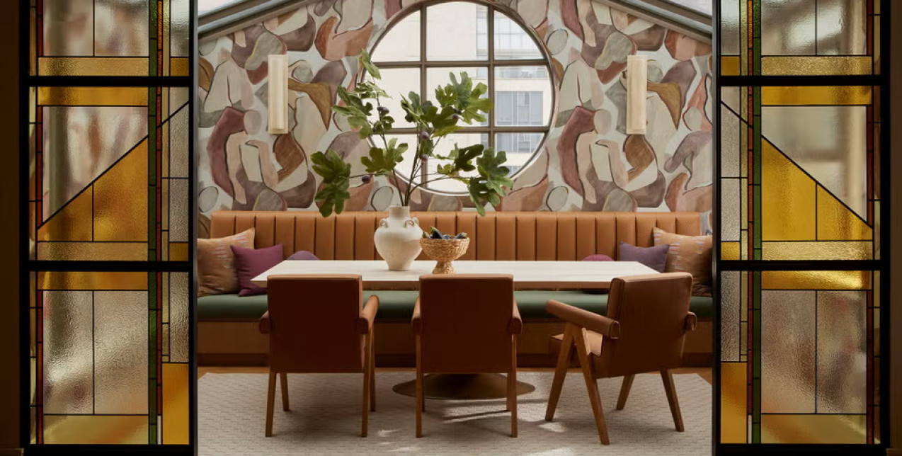 Simultanism: Η πιο καλλιτεχνική τάση στο interior design φέρνει χρώμα, κίνηση και προσωπικότητα στο σπίτι