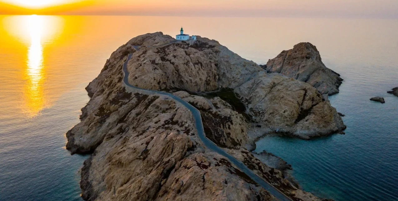 Ο Jacquemus επιβεβαίωσε την τοποθεσία στη Μεσόγειο για το επικείμενο show του