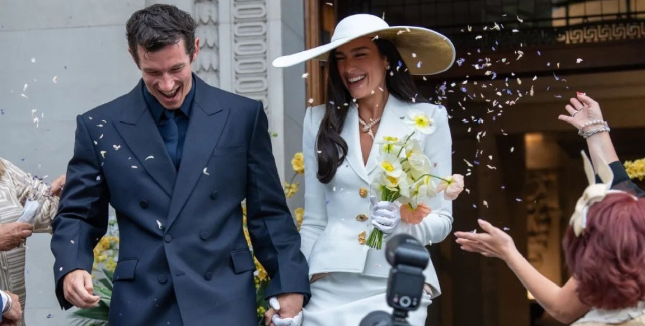Η Dua Lipa παντρεύτηκε τον Callum Turner σε μια τελετή-έκπληξη στο Λονδίνο