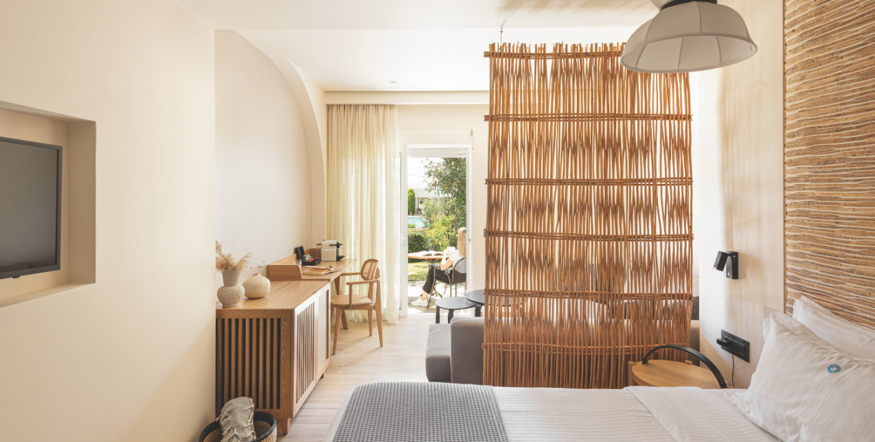 Ένα οικογενειακό resort σε μια από τις πιο μαγικές ακτές της Σιθωνίας μετατρέπεται στο απόλυτο καλοκαιρινό καταφύγιο